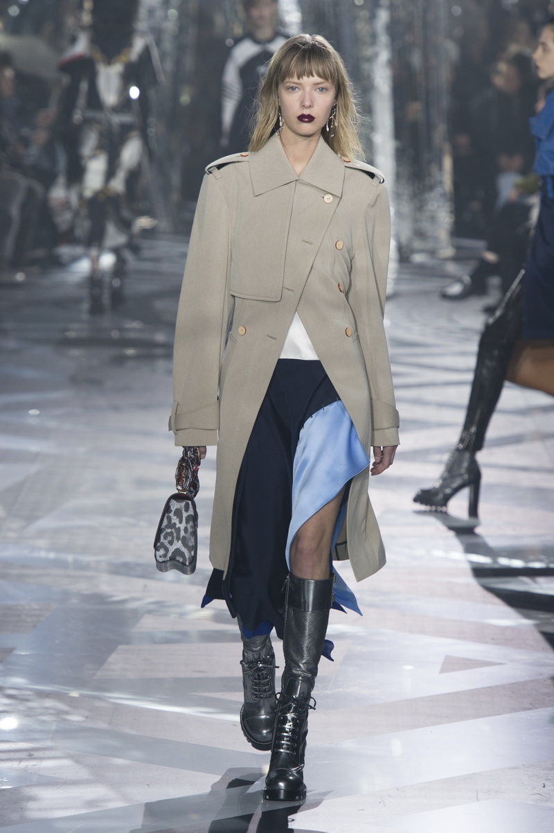 LOUIS VUITTON Women Collection Fall-Winter 2016/2017 © Louis Vuitton Malletier – All rights reserved