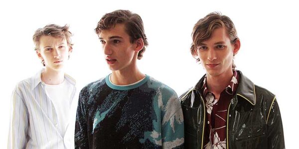 Tendenze capelli uomo, capelli lunghi per l'uomo - Backstage Sfilata n21 Uomo Estate 2018 - Foto Charlotte Mesman