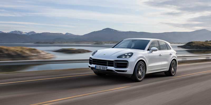 Nuova Porsche Cayenne Turbo: un SUV ancor più ispirato alla 911