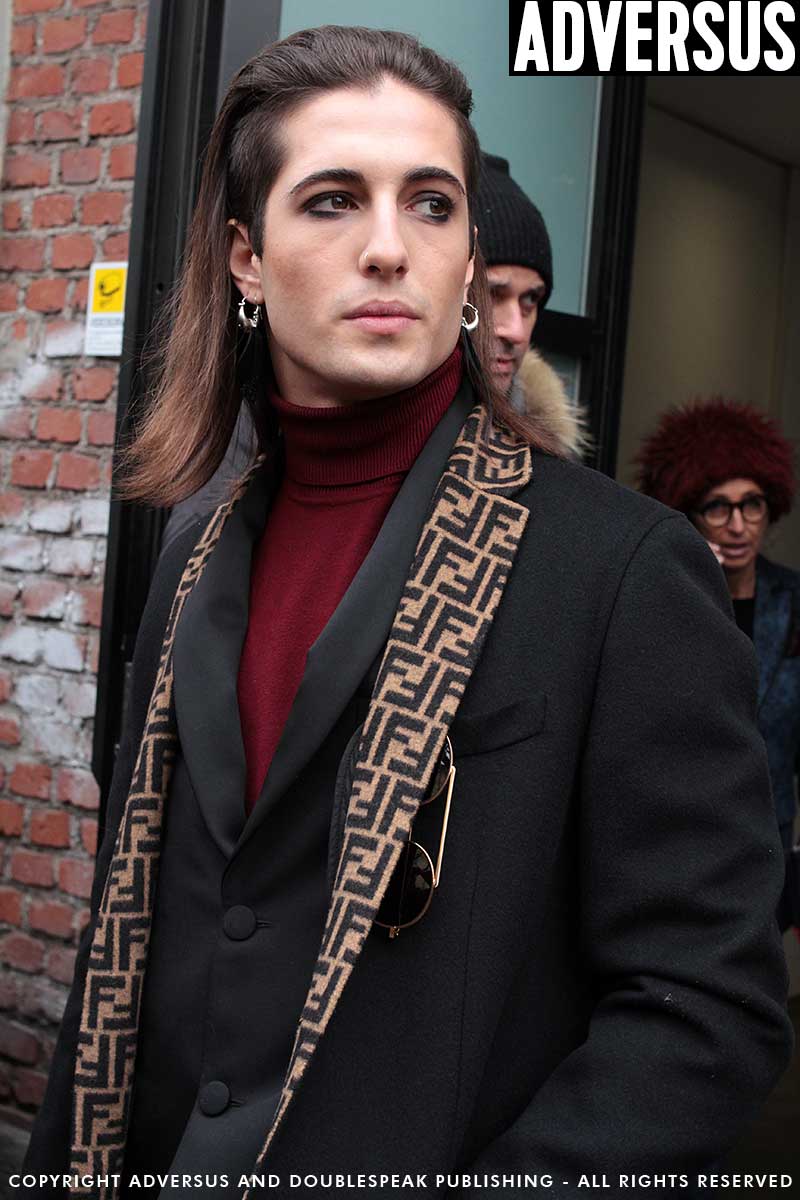 Damiano David dei Maneskin fuori dal backstage di Fendi- Foto Charlotte Mesman