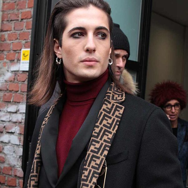 Damiano David dei Maneskin fuori dal backstage di Fendi- Foto Charlotte Mesman