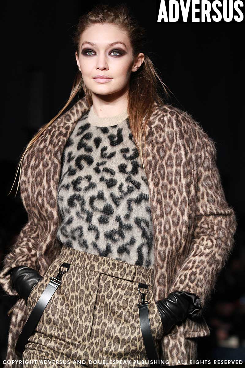 Gigi Hadid sulla passerella di Max Mara FW 2018 2019, ph. Mauro Pilotto