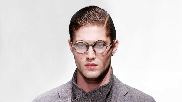 Capelli uomo. Acconciatura classica. Sfilata: Giorgio Armani