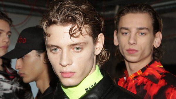 Capelli lunghi uomo 2019 - Backstage MSGM sfilata inverno 2019 2020 - Foto Charlotte Mesman