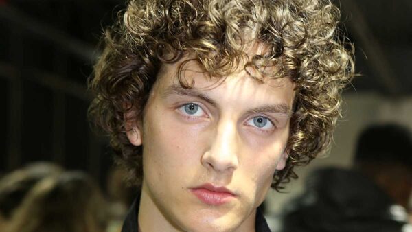 Tagli di capelli uomo primavera estate 2020, i capelli ricci. Foto Mauro Pilotto