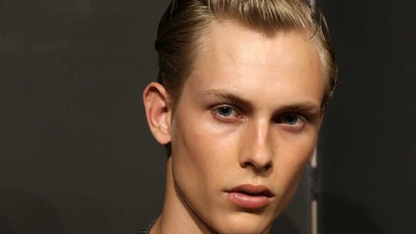 Bad hair day? Ecco come risolverlo seguendo la nuova tendenza capelli uomo per il 2020 - Sfilata Pal Zileri Foto Mauro Pilotto
