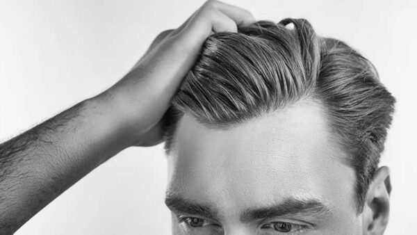 Come tenere in ordine i capelli da soli, a casa. Ecco i consigli degli esperti