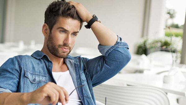 Cura dei capelli. Capelli che cadono, stress, forfora e dermatiti. Come curare capelli e cute con i consigli di Toni Pellegrino