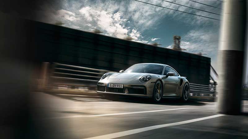 Nuova 911 Turbo S: assetto aerodinamico ideale per ogni situazione di guida