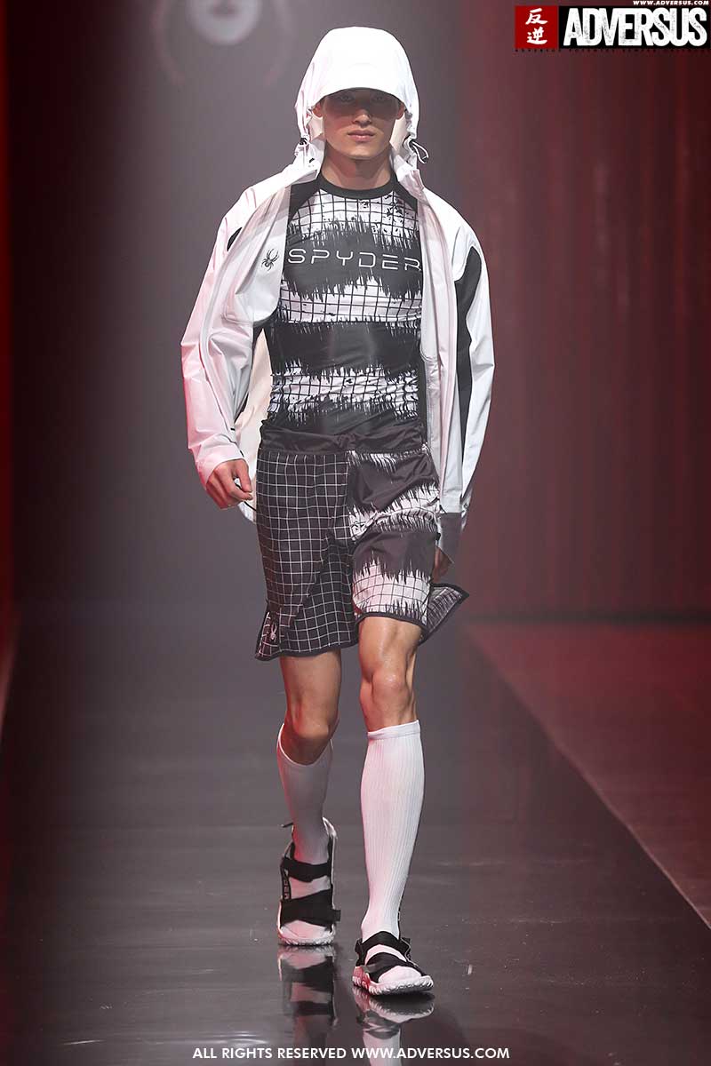 La moda uomo estate 2020. Mixate sportswear con casualewear per un look up to date - Sfilata Spyder. Foto: Mauro Pilotto