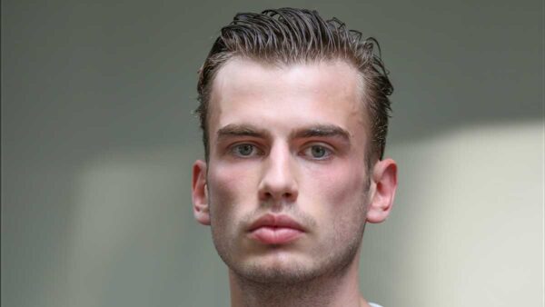 Questa taglio di capelli potrebbe essere il tuo nuovo look capelli estate 2020? Capelli uomo 2020 - Foto Mauro Pilotto