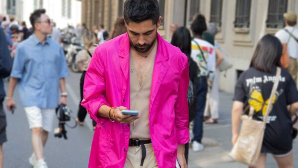 Moda uomo 2020. Rosa per lui? Street style moda uomo - Foto Charlotte Mesman