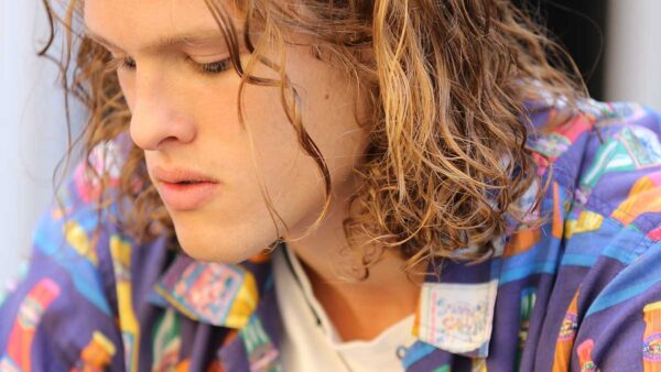 Tendenze nuovi tagli di capelli uomo estate 2020. È il momento dei capelli lunghi! - Sfilata Miguel Vieira - Foto Mauro Pilotto