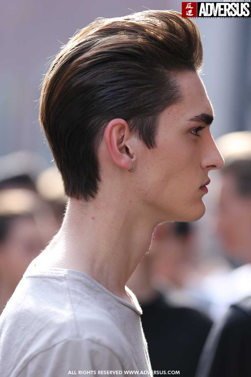 Nuove tendenze tagli di capelli uomo estate 2020. Adesso proviamo con il ciuffo! - Foto Mauro Pilotto