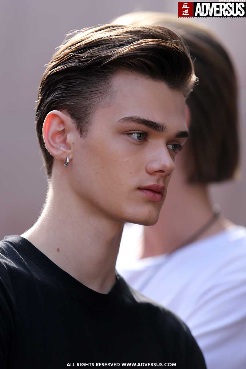 Nuove tendenze tagli di capelli uomo estate 2020. Adesso proviamo con il ciuffo! - Foto Mauro Pilotto