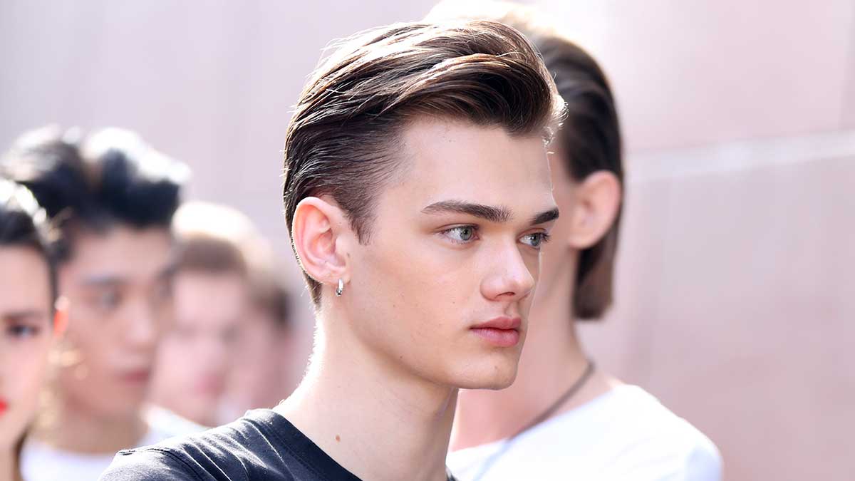 Nuove tendenze tagli di capelli uomo estate 2020. Adesso proviamo con il ciuffo! - Foto Mauro Pilotto