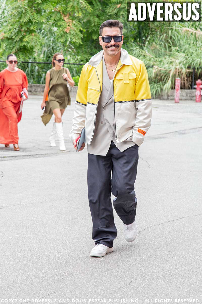 La moda uomo quando piove... street style uomo 2020. Ecco le nuove tendenze - Foto Charlotte Mesman