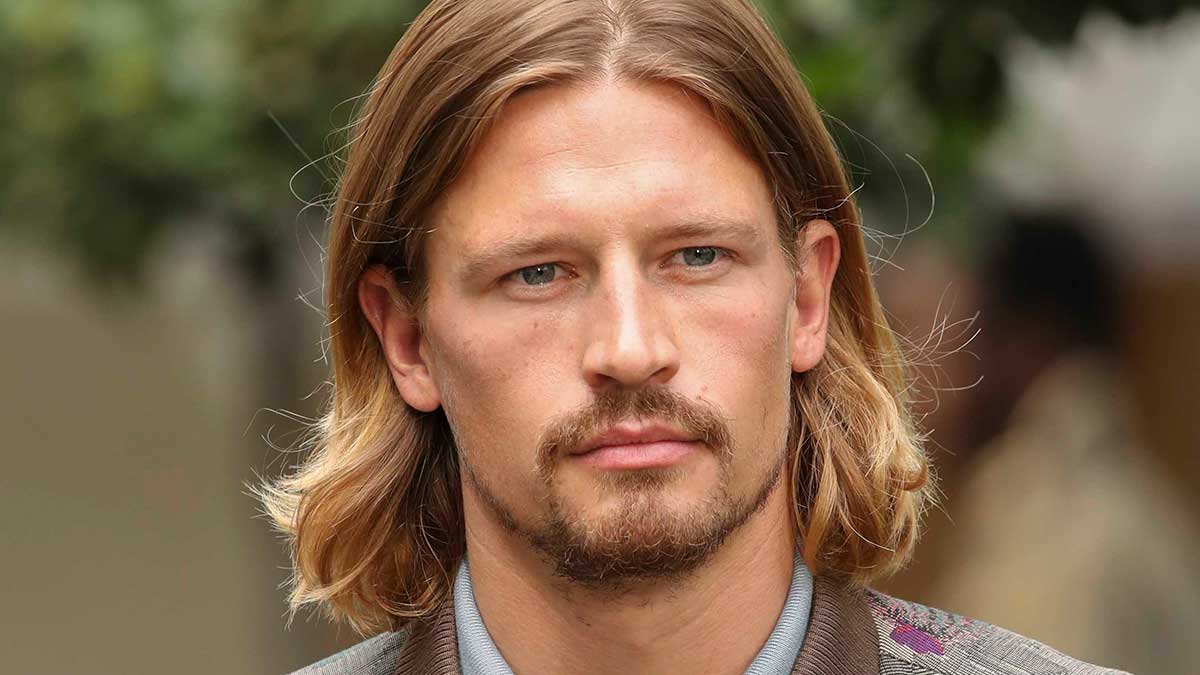 Tendenze capelli uomo (e grooming) inverno 2020 2021. Torna il pizzetto e la barba di tre giorni? - Foto Etro