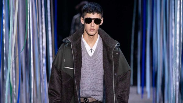 Tendenze moda uomo inverno 2020. Completi slim fit su misura e giubbotti bomber alla moda – Sfilata Ermenegildo Zegna. Photo: courtesy of Zegna