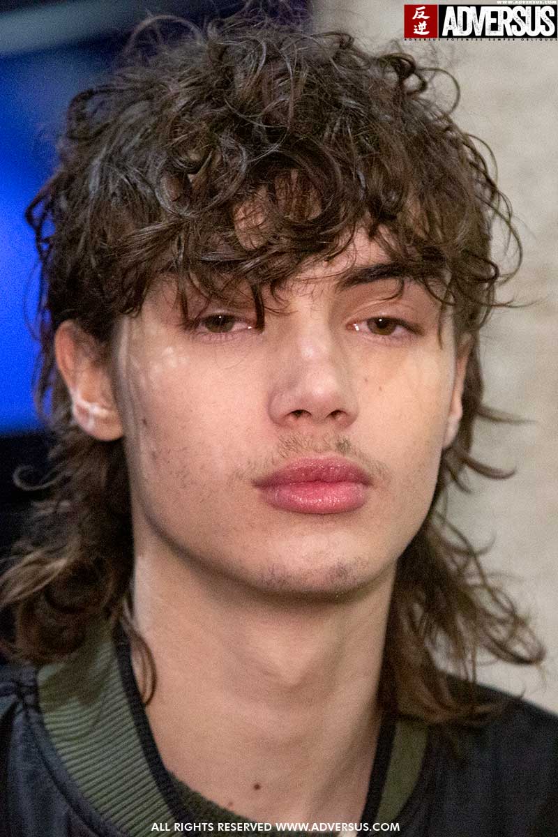 Tendenze tagli di capelli uomo inverno 2020 2021.Tre tagli che proprio NON ci piacciono... (Sfilata Marcelo Burlon - Foto Charlotte Mesman)