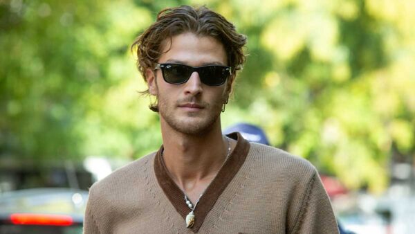 Street style moda uomo dalla Milano Fashion Week. Idee moda uomo per un look autunnale trendy e moderno - Foto Charlotte Mesman