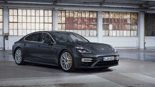 Porsche presenta i nuovi modelli Panamera con potenza fino a 700 CV