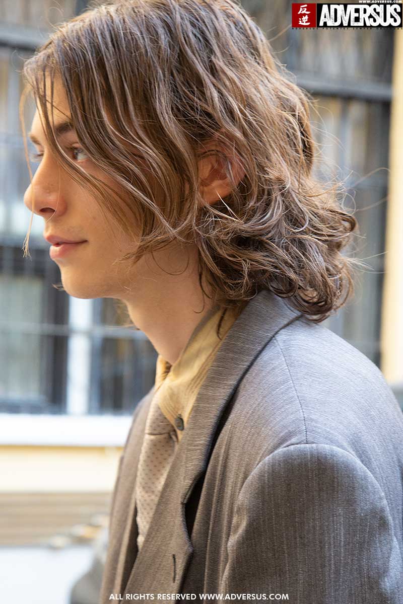 Tagli di capelli uomo inverno 2020 2021. Questa lunghezza di capelli è il "nuovo standard" Sfilata: Magliano Photo Charlotte Mesman