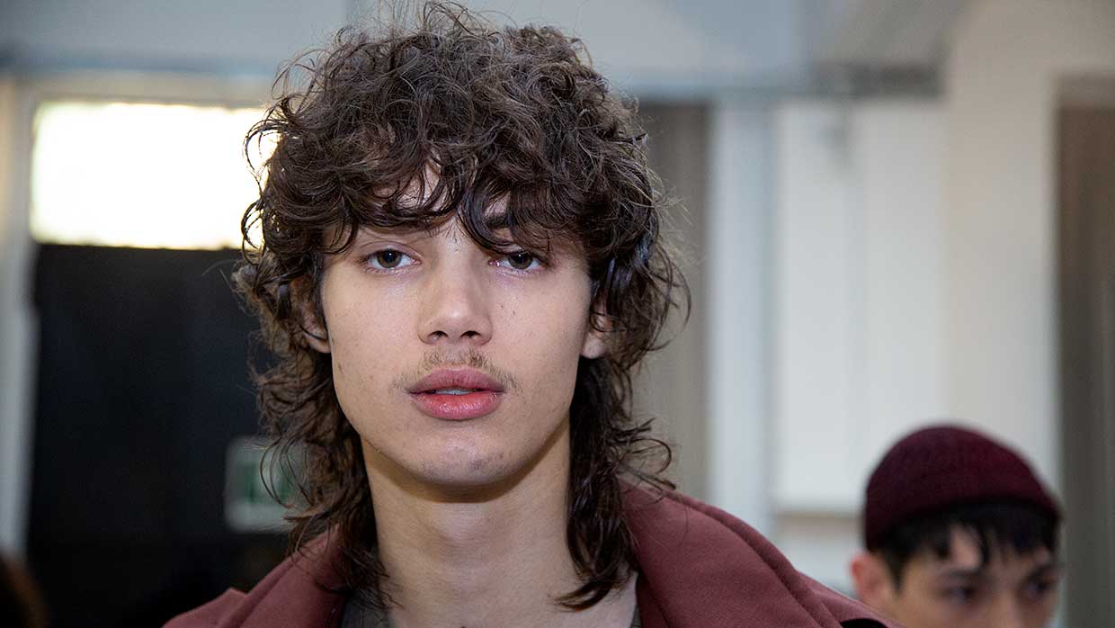 Tagli di capelli uomo inverno 2021. Tagli di capelli strani, o peggio. Ma gli anni Ottanta torneranno davvero? Sfilata: Magliano - Foto: Charlotte Mesman
