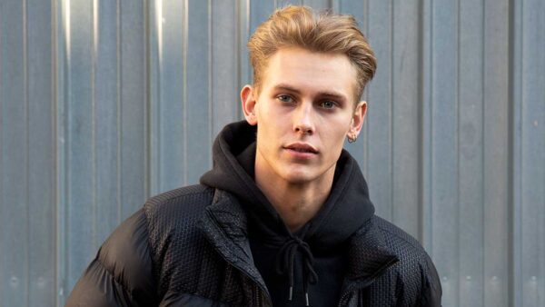 Street style moda uomo inverno 2020 2021.3 stili e 3 idee cappotti invernali. Quale scegli? Foto Charlotte Mesman