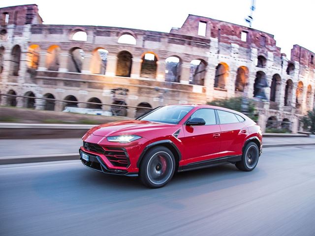 Lamborghini Urus: 6 modalità di guida per godersi il Super SUV in 6 modi diversi