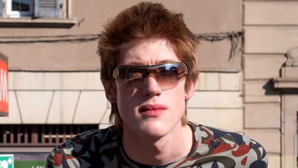 Trend tagli di capelli uomo 2021. Questo è il taglio di capelli maschile più cool della settimana della moda milanese! - Foto Charlotte Mesman