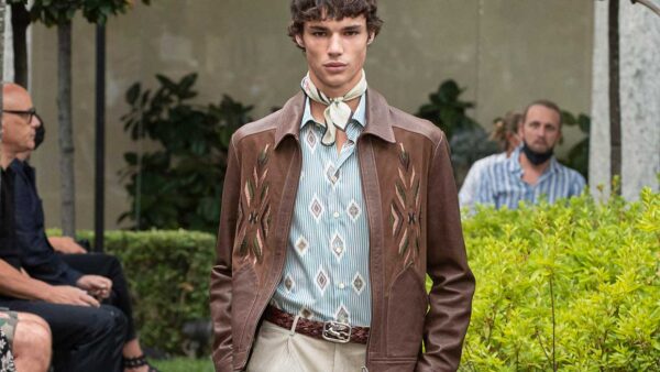 Tendenze moda uomo primavera estate 2021: giubbotti in pelle per lui. Photo: courtesy of Etro