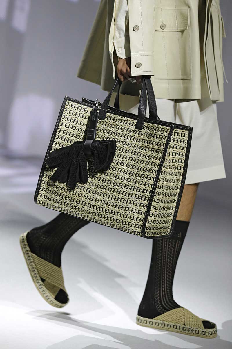 Tendenze moda uomo primavera estate 2021. Sandali con i calzini? Ecco come portarli! - Photo: courtesy of Fendi