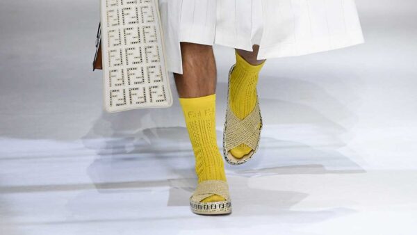 Tendenze moda uomo primavera estate 2021. Sandali con i calzini? Ecco come portarli! - Photo: courtesy of Fendi