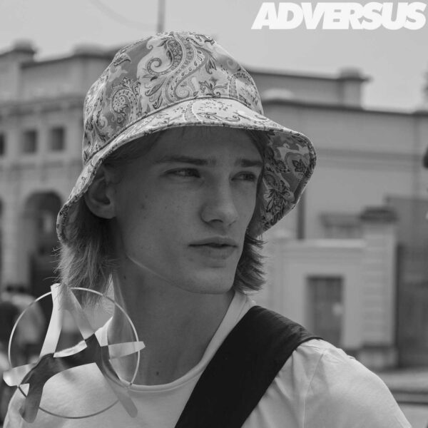Model style – Modelli all’uscita dalla sfilata Etro Uomo Estate 2022 – Photo ADVERSUS