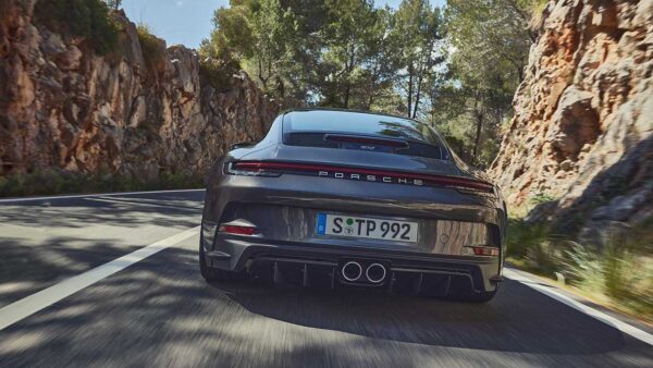 La nuova Porsche 911 GT3 con pacchetto Touring