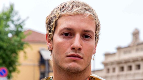 Idee e nuove tendenze tagli di capelli uomo 2021. Uomini e capelli biondi? Ecco qualche idea... - Foto Charlotte Mesman