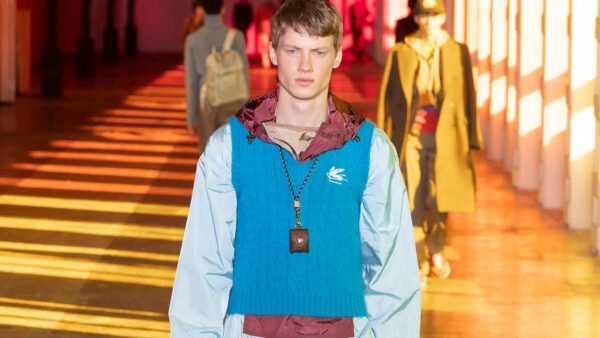 Tendenze moda uomo 2021. La Spencer è assolutamente trendy. Ecco come indossarlo - Photo Courtesy of Etro AI 2021 2022