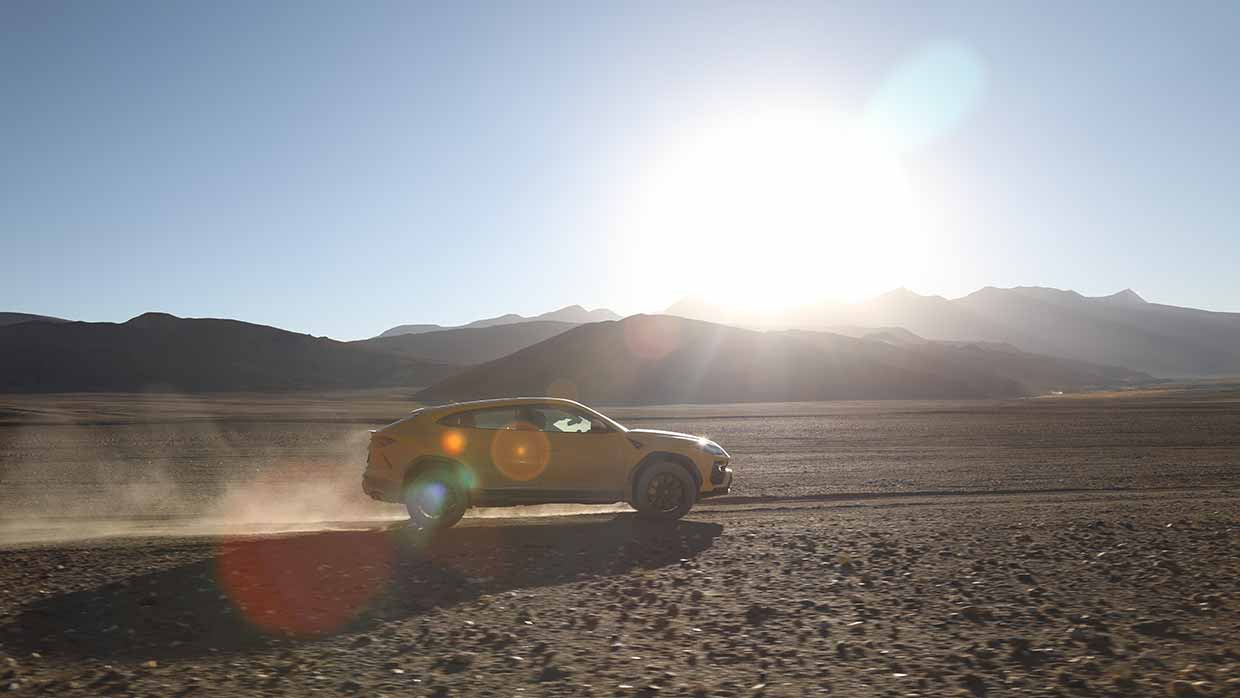 Lamborghini Urus sfida la strada motorabile più alta del mondo in India