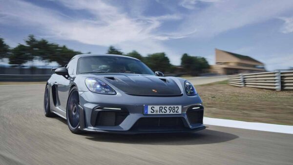 La nuova Porsche 718 Cayman GT4 RS