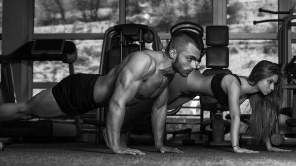 5 motivi per inserire i pushups nella tua routine di allenamento (a casa, ma anche in palestra)