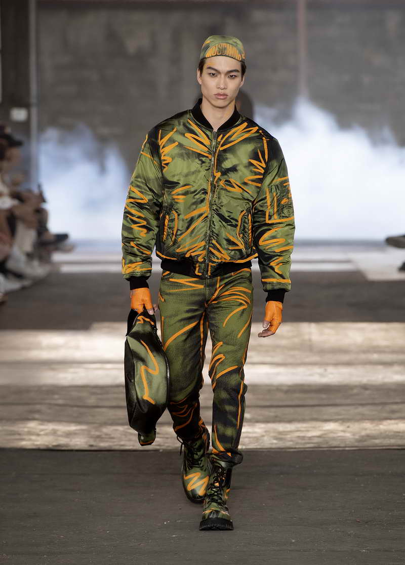 MOSCHINO UOMO PRIMAVERA / ESTATE 2023