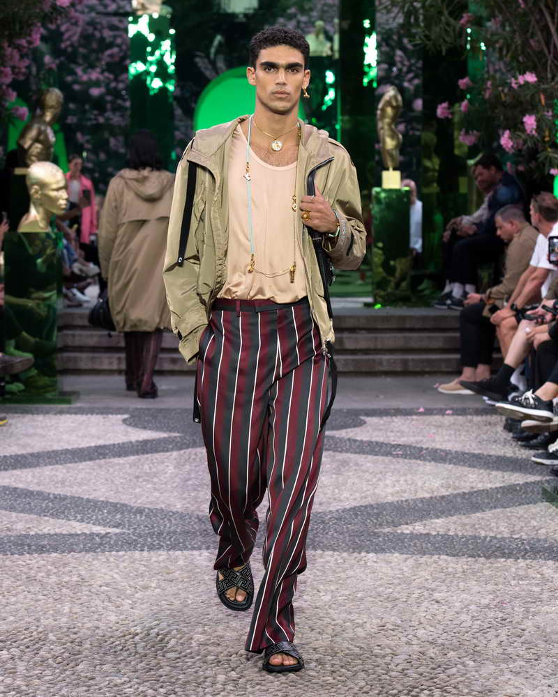 Versace sfilata collezione uomo primavera estate 2023