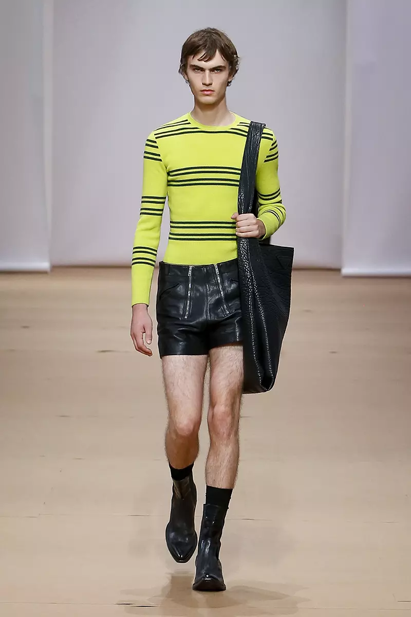 Nuove tendenze moda uomo estate 2023: Giallo - Photo Courtesy of Prada