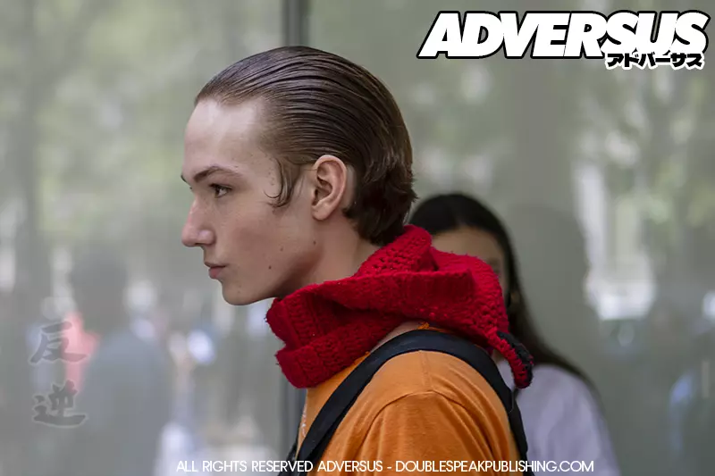 Tendenze capelli uomo autunno inverno 2022 2023: Tanto ma tanto gel! - Foto ADVERSUS