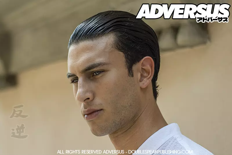 Tendenze capelli lunghi uomo 2023 - Foto ADVERSUS