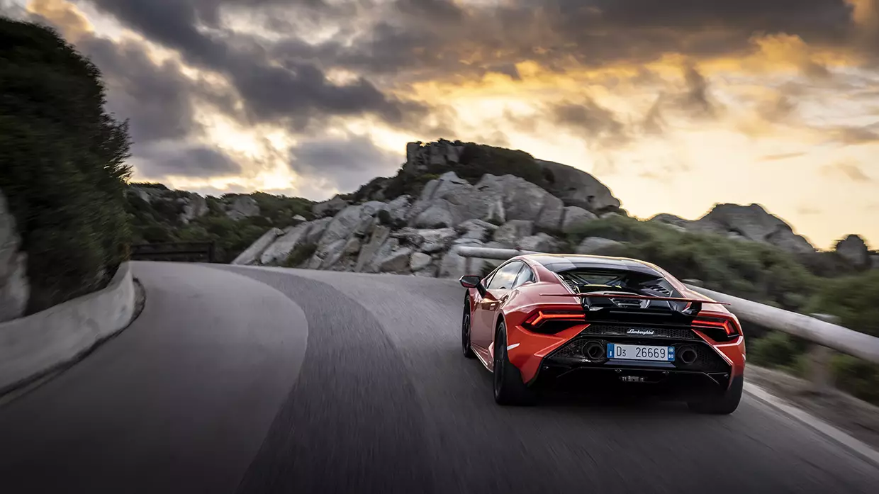 Lamborghini Huracán Tecnica e Huracán STO alla scoperta della Sardegna