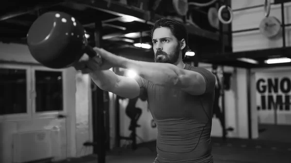 Allenarsi con il kettlebell. Rimettersi in forma con un solo esercizio? Certo che si può