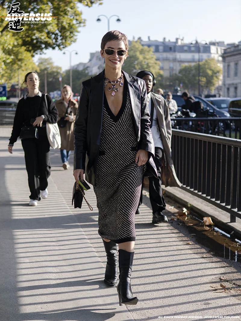 Street style da Chanel alla Paris Fashion Week Estate 2023 - Foto ADVERSUS