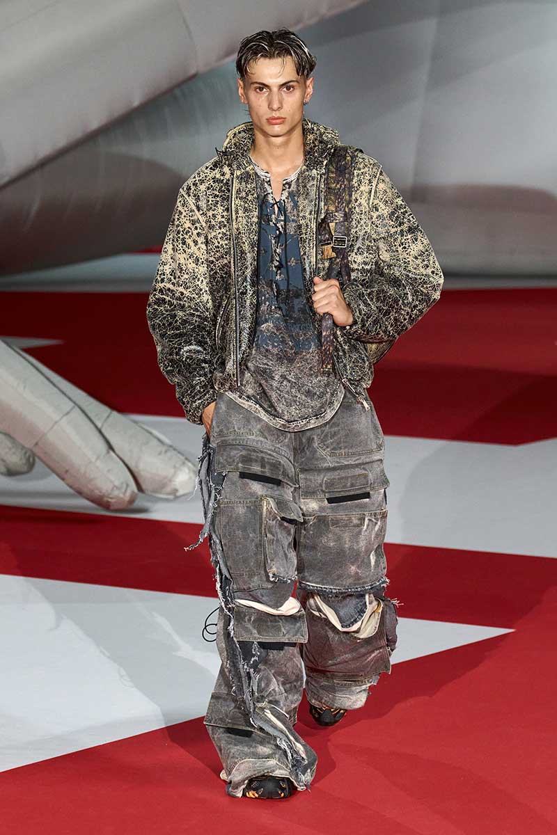 Il trend moda uomo più interessante per il 2023? I pantaloni cargo - Photo courtesy of Diesel